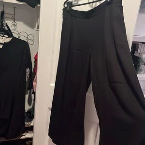 Eileen Fisher black cropped pants. Size Medium